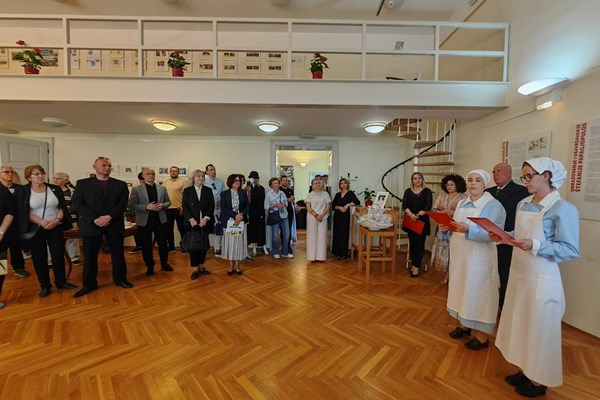 U Lipiku otvorena izložba "Put humanosti" 